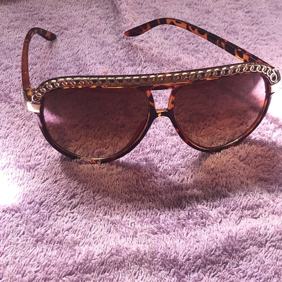 Big Bouji Style Aviator Sunglasses with Gold Chain rim Tortoiseshell frames - Picture 5 of 16